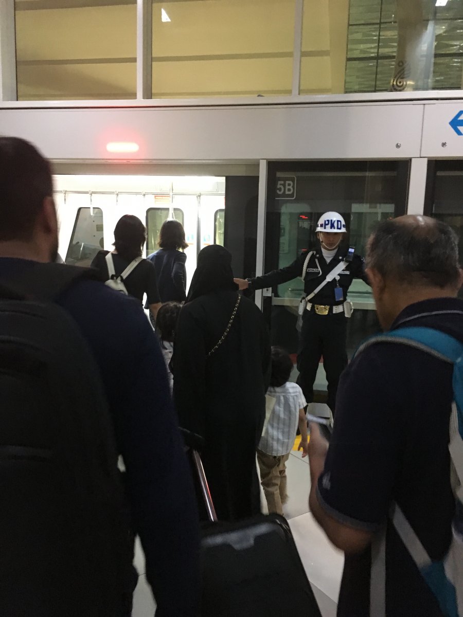 347671_238f53221e89bee9bfb8ca61465db33b